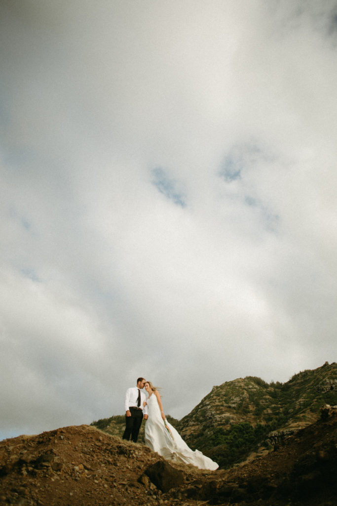 oahu bride and groom elopement in mountains